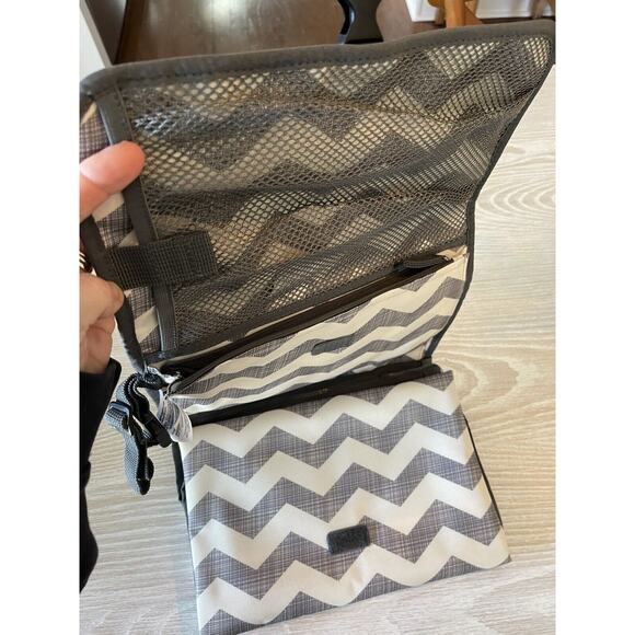 New Skip Hop Pronto Baby Portable Changing Station & Diaper Changing Pad Chevron - Picture 5 of 6